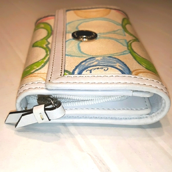 Like New COACH Vintage Hampton's Scribble Wallet - Picture 6 of 16